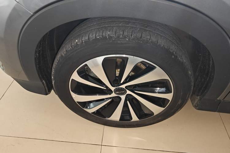 Used BYD Song PLUS New Energy 2024 HONOR Edition DM-i 110km Flagship Model Left Front Wheel Hub
