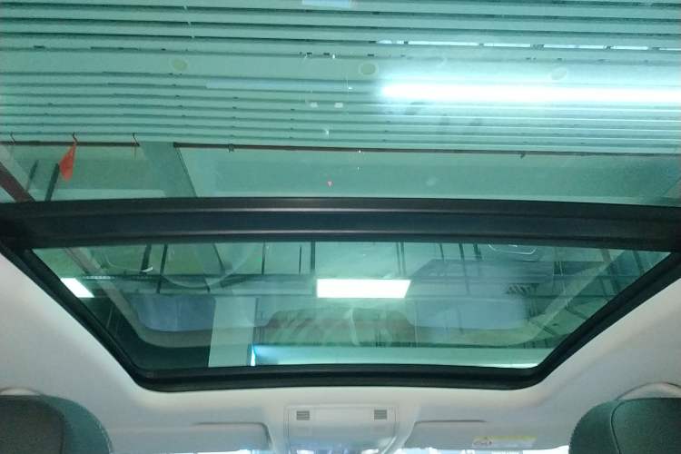 Used Volkswagen T-ROC 2021 280TSI DSG Two-Wheel Drive Comfort Connect Edition Headliner