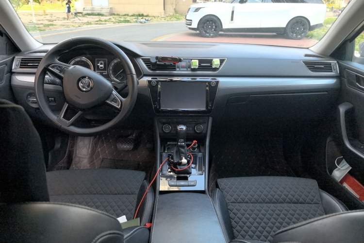 Used Skoda Superb 2018 TSI280 DSG Comfort Edition China V Standard Center Console