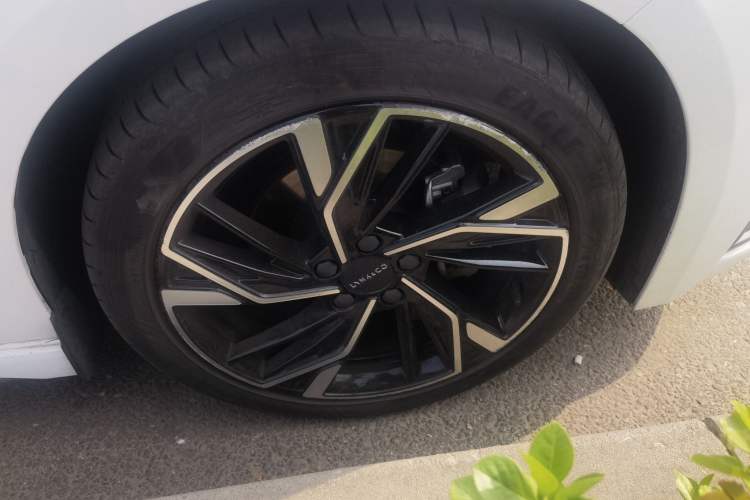 Used Lynk & Co 03 2023 1.5TD DCT JingPro Right Front Wheel Hub