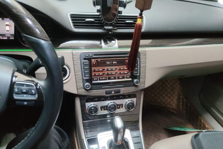 Used Volkswagen Magotan 2012 1.8TSI Prestige Model Audio And AC Panel