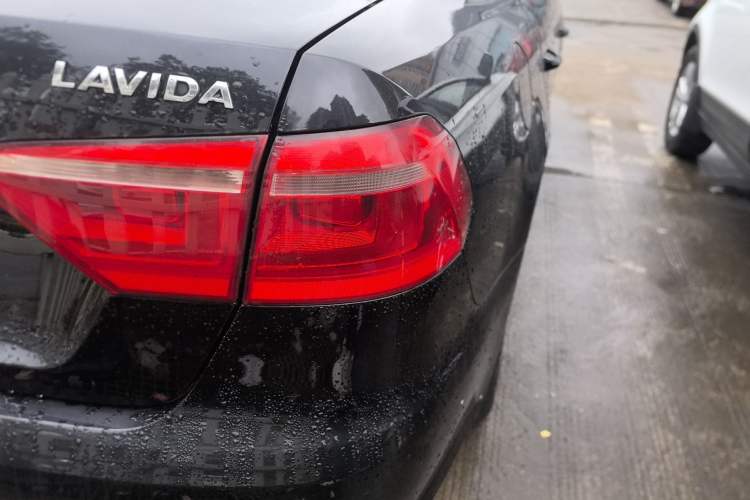 Used Volkswagen Lavida 2013 Restyled Classic 1.6L Manual Comfort Edition Right Rear Taillight