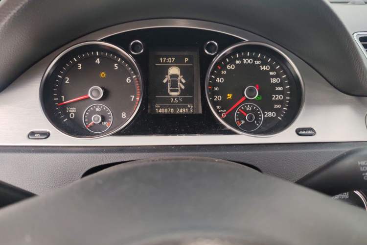 Used Volkswagen FAW-Volkswagen CC 2011 1.8TSI Luxury Model Odometer Close Up