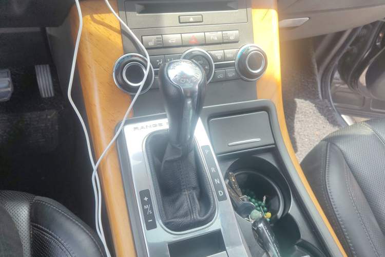 Used Land Rover Range Sport 2010 3.0 TDV6 HSE Diesel Edition Gear Lever