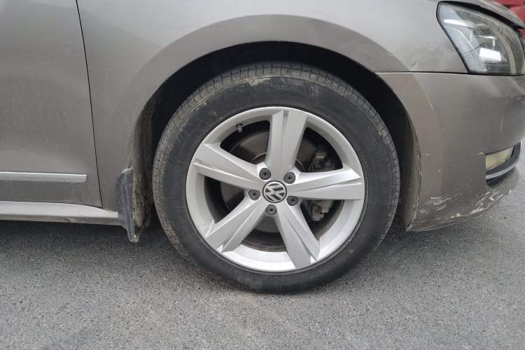 Used Volkswagen Passat 2014 2.0 TSI DSG Prestige Edition Right Front Wheel Hub