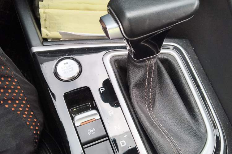 Used CHANGAN Eado 2021 PLUS 1.6L GDI CVT Luxury Model Gear Lever