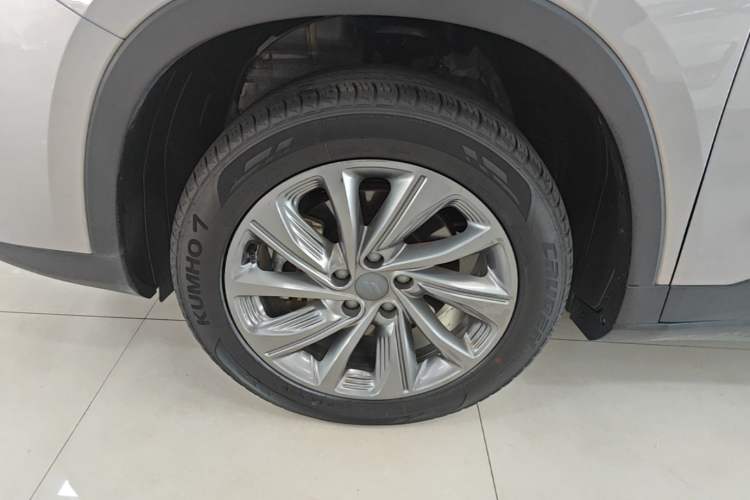 Used Livan 9 2023 470 km Executive Version
