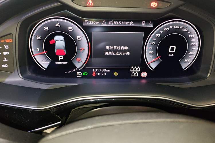 Used Audi Q7 2022 55 TFSI quattro S line Sport model Odometer Close Up