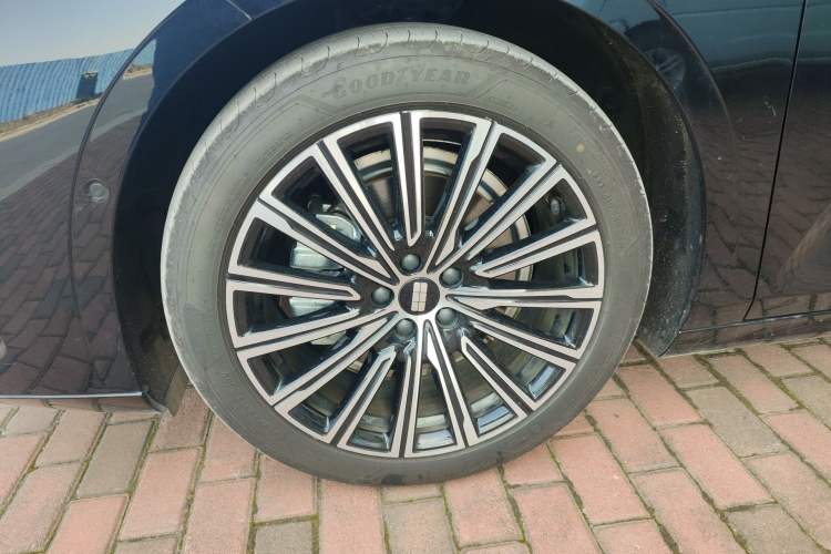 Used Geely Galaxy 8 2025 130km EM-P Starship Edition
