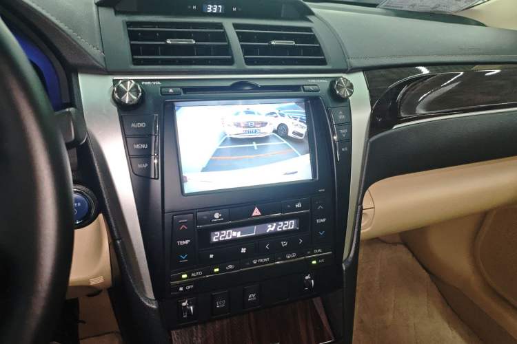 Used Toyota Camry 2016 Dual-Engine 2.5 HG 10th Anniversary Deluxe Navigation Edition Audio And AC Panel