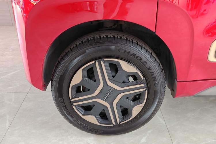 Used Baojun E200 2019 250KM Smart Drive Edition Right Rear Wheel Hub