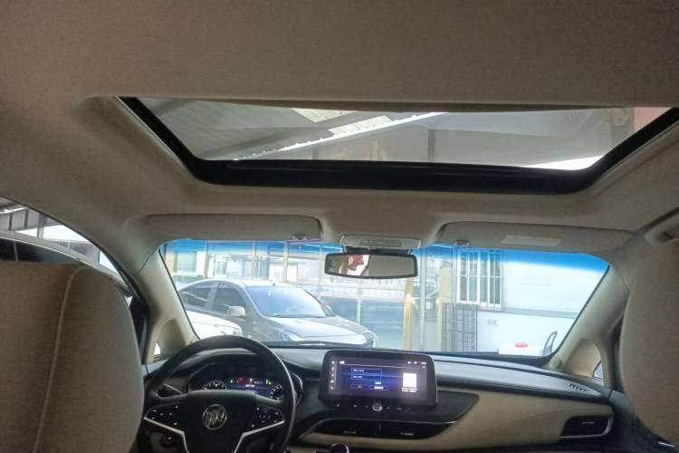 Used Buick GL8 2023 Facelifted Land Cruiser Executive Luxury Version
