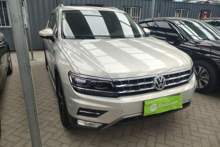 Used Volkswagen Tiguan L 2017 330TSI Automatic Two-Wheel Drive Flagship Edition Front Right 45 Deg