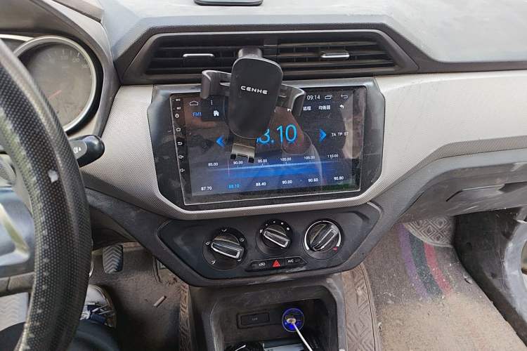 Used Wuling Hongguang 2019 1.5L S Comfort Edition China VI LAR Audio And AC Panel