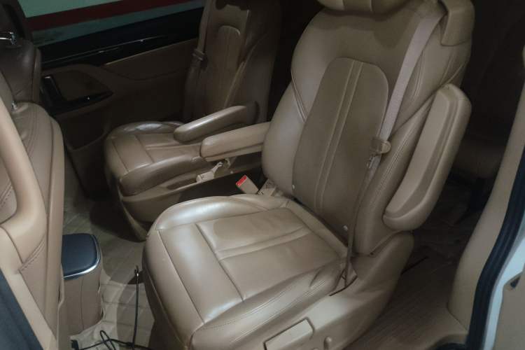 Used Buick GL8 2017 ES 28T Luxury Model China V Standard Interior 4