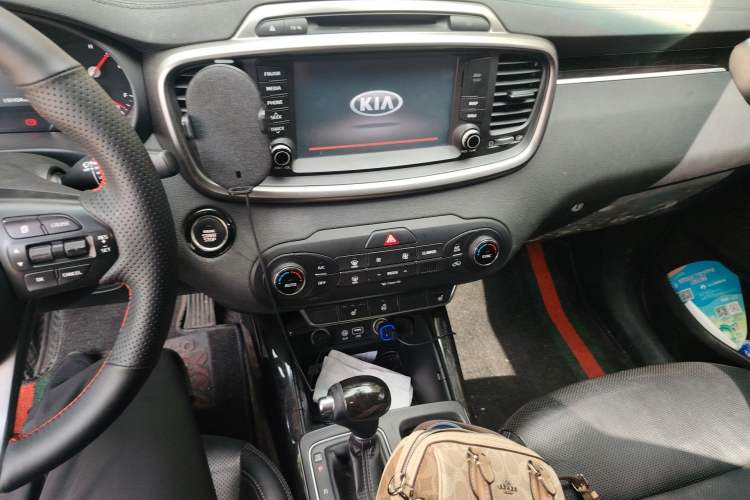 Used Kia Sorento 2015 Sorento L 2.4L Gasoline 4WD Elite Edition 7 Seats China IV Standard
