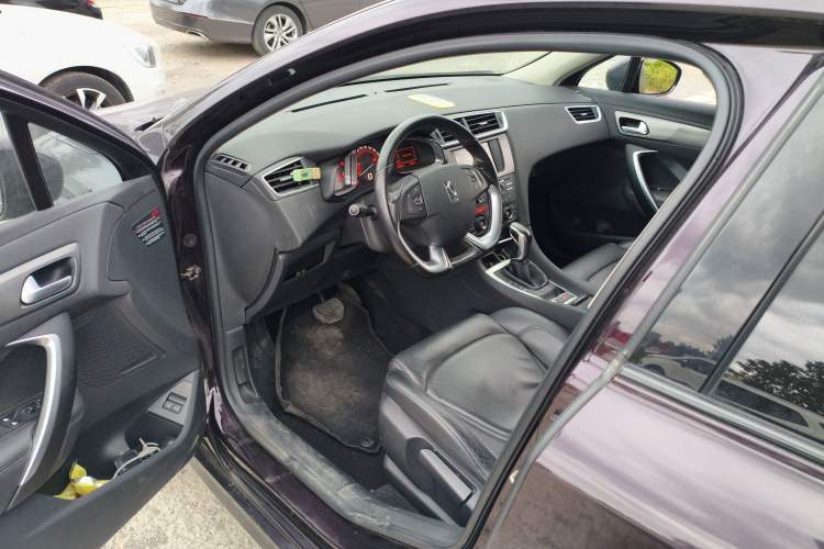 Used DS 5LS 2014 1.6T Elegant Version THP160