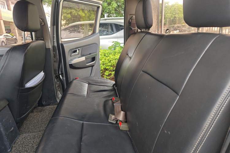 Used Dongfeng Ruichi 2017 2.5T Diesel Two-Wheel Drive Standard Version ZD25T5 Left Rear Seat