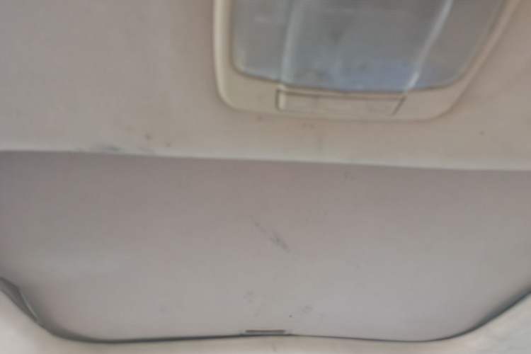 Used Huatai Santa Fe Classic 2012 2.0L Gasoline Manual Two-Wheel Drive with Sunroof
