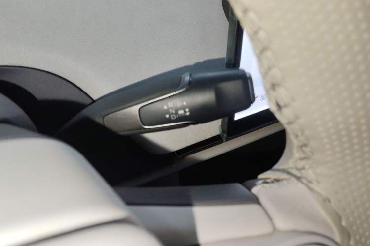 Used Hongqi Tiangong 05 2025 550 Smart Selection Gear Lever