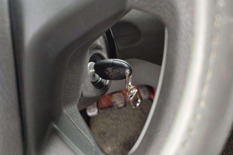 Used Ford Transit 2017 2.0T Diesel Multi-Purpose Commercial Vehicle Mid-Drive Mid-Roof China IV Standard
