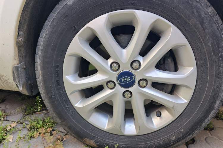 Used Ford Focus 2013 Hatchback Classic 1.8L Manual Base Model Right Front Wheel Hub