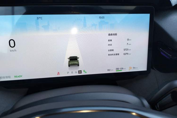 Used Lynk & Co 08 EM-P 2025 220 km All-Wheel-Drive Performance Halo