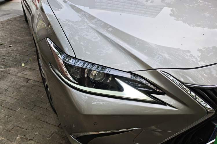 Used Lexus ES 2020 300h Premier Edition
