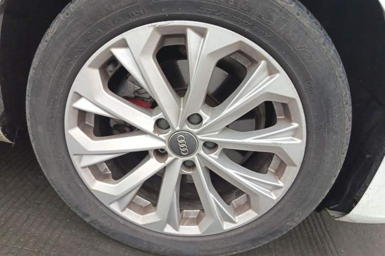 Used Audi A4L 2019 40 TFSI Ambition China VI Right Front Wheel Hub