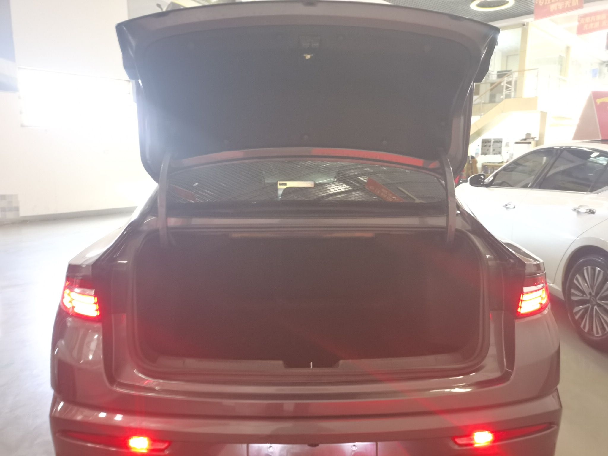 Geely Auto Preface 2025 Dongfang Yao 2.0TD Moonlight Edition — снимка 19