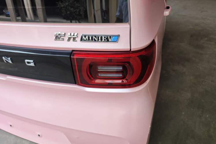 Used Wuling Hongguang MINIEV 2022 Macaron Premium Model – Lithium Iron Phosphate Right Rear Taillight