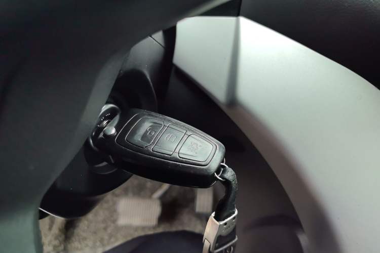 Used Ford Kuga 2013 1.6L GTDi Two-Wheel-Drive Comfort Model Vehicle Key