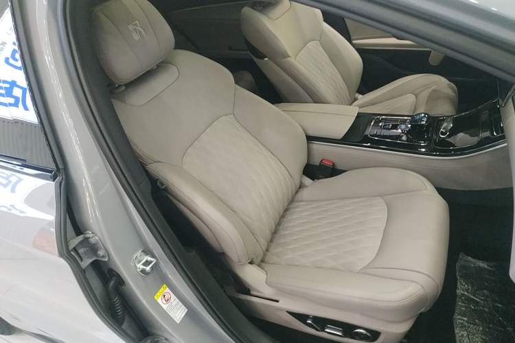 Used BYD Han 2024 EV Glory Edition 605KM Front-Wheel-Drive Premium Model