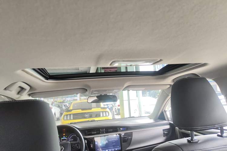 Used Toyota Levin 2016 Dual-Engine 1.8H GS E-CVT Elite Model with Sunroof Headliner