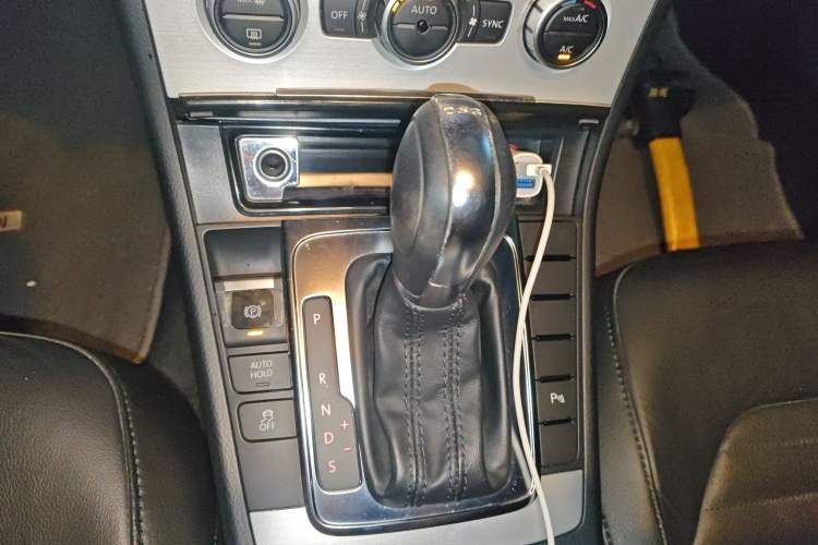 Used Volkswagen Magotan 2012 Revised 1.8TSI Luxury Version Gear Lever