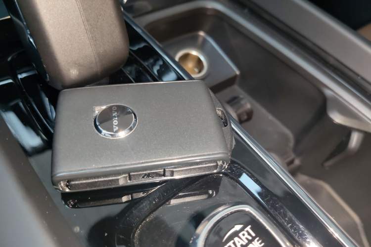 Used Volvo XC60 2025 B5 4x4 Smart Luxury Edition