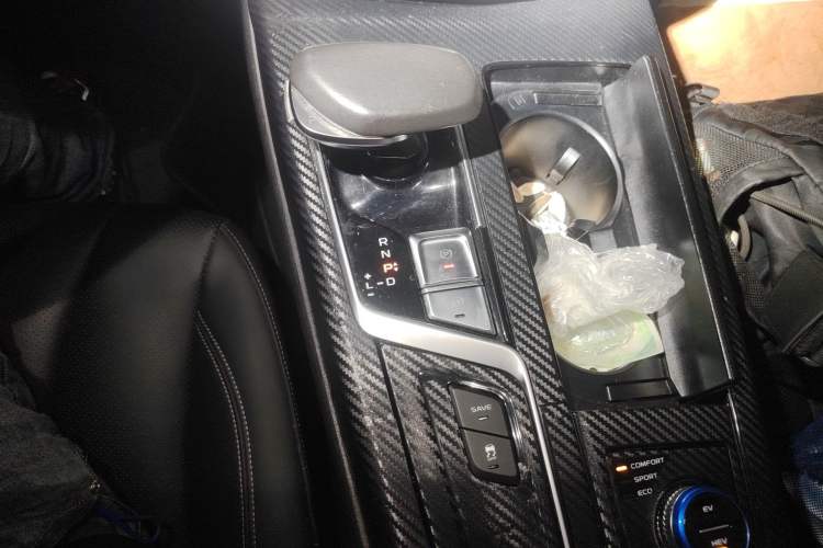 Used Geely Auto Emgrand GT New Energy 2018 1.5T PHEV Yaoxiang Edition Gear Lever