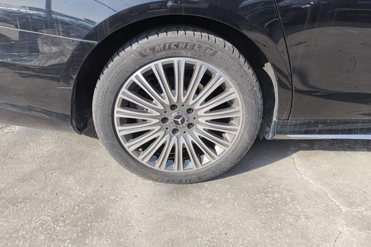 Used Mercedes-Benz E-Class 2019 Restyled E 300 L Sporty and Stylish Edition
