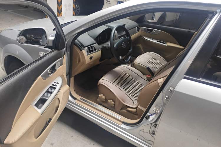 Used Buick Excelle 2013 1.5L Automatic Classic Model
