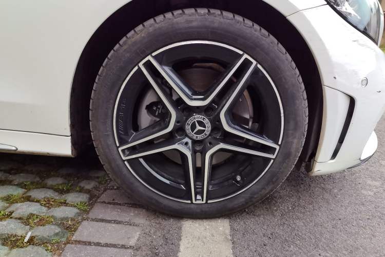 Used Mercedes-Benz C-Class 2021 C 260 L Sport Edition Star Collection Right Front Wheel Hub