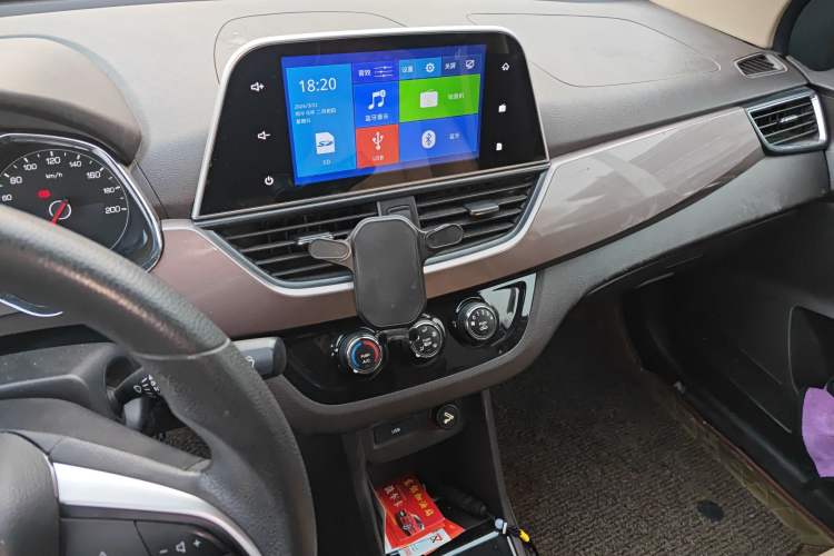 Used Baojun 310W 2017 1.5L Manual Fashion Model China V