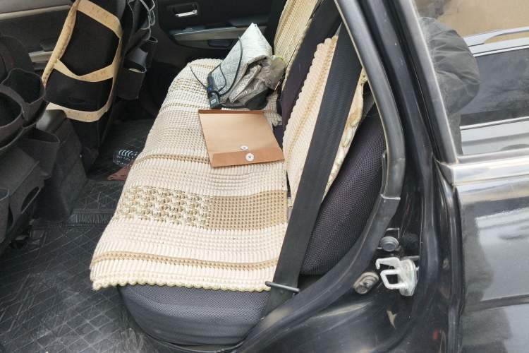 Used Haval H5 Classic 2010 Zhizun Edition 2.4L Four-Wheel Drive Comfort Model Left Rear Seat