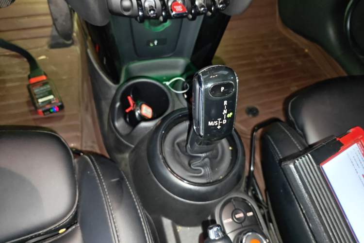 Used MINI 2018 1.5T COOPER Classic Edition Five-Door Version Gear Lever