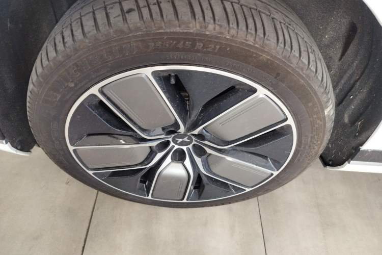 Used XPeng G9 2022 650 Performance Edition Max Left Front Wheel Hub