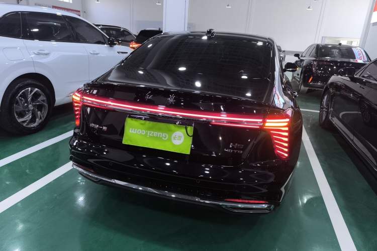 Used Hongqi H5 2025 2.0T Automatic Flag Edition – 500 000 Units Commemorative Version
