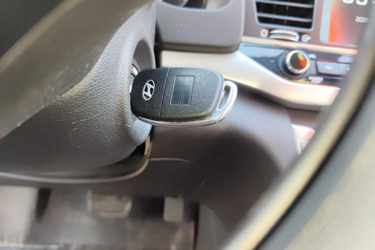 Used Hyundai Elantra (6th Generation / Lingdong) 2016 1.6L Automatic ZhiXuan – Elite Version Interior 1