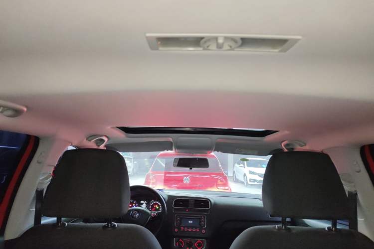 Used Volkswagen Polo 2016 1.6L Automatic Comfort Model
