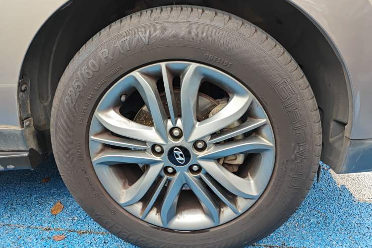 Used Hyundai ix35 2013 2.0L Automatic Two-Wheel Drive Smart GLS China IV Standard Right Front Wheel Hub