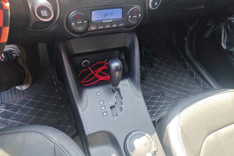 Used Hyundai ix35 2013 2.0L Automatic Two-Wheel Drive Smart GLS China IV Standard