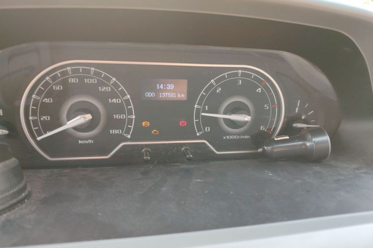 Used SAIC MAXUS Xintu V80 2020 2.5T Manual Classic City Delivery King Long Wheelbase Mid-Height 2/3 Seats